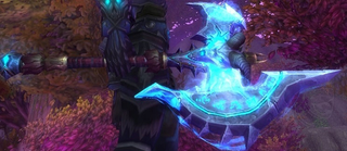 Illustration for article titled Working Lights Make This World of Warcraft Weapon Replica Awesome